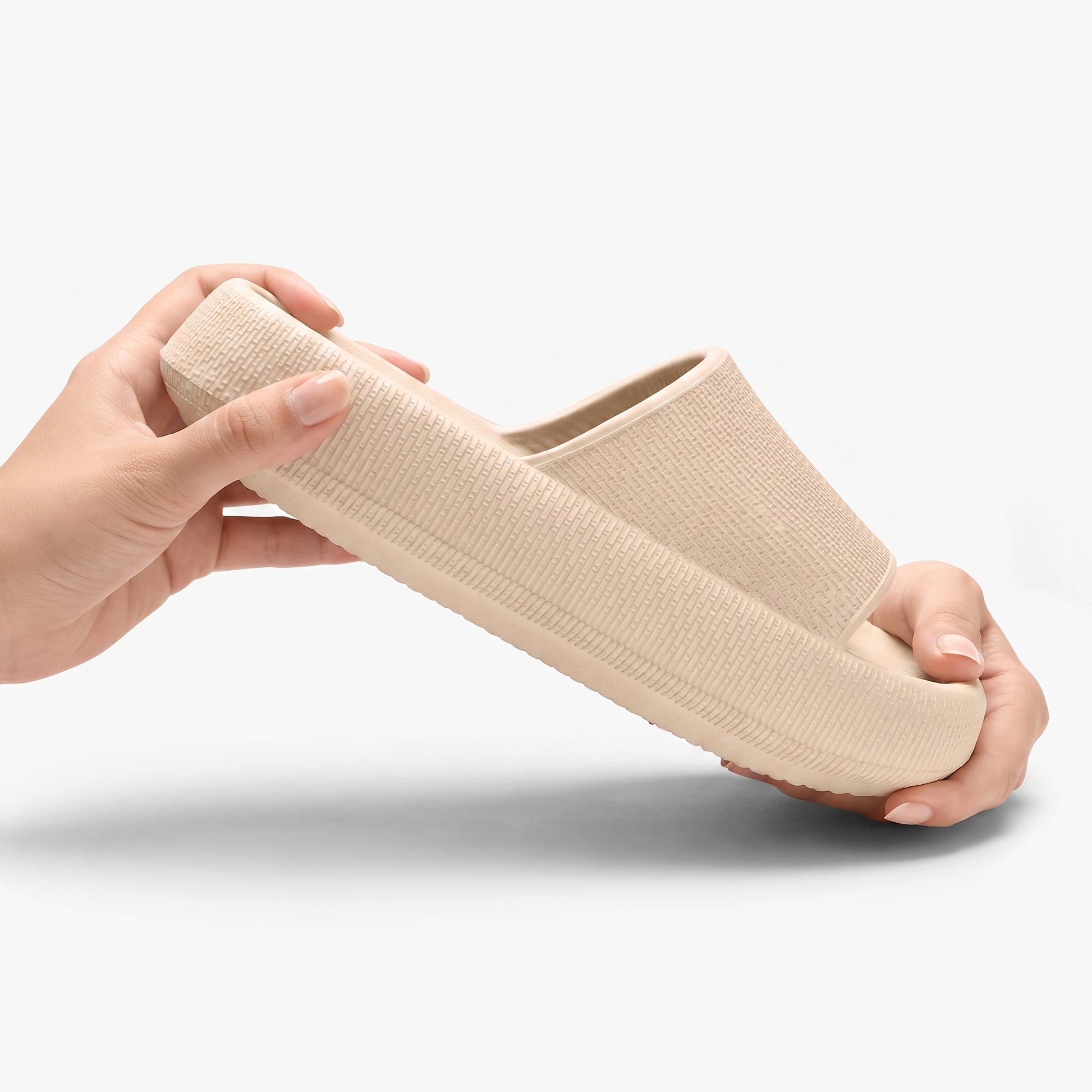 Mains pliant la sandale nuage Cloudia — souplesse
